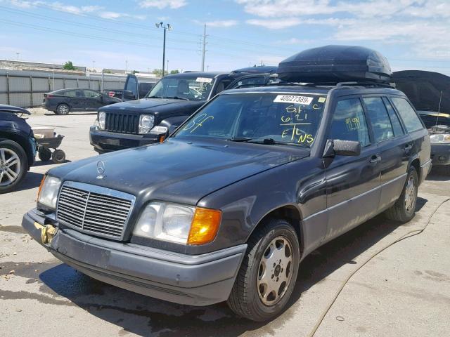 WDBEA92E6SF302407 - 1995 MERCEDES-BENZ E 320 BLACK photo 2