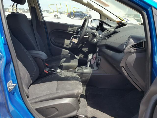 3FADP4BJ2GM128697 - 2016 FORD FIESTA SE BLUE photo 5