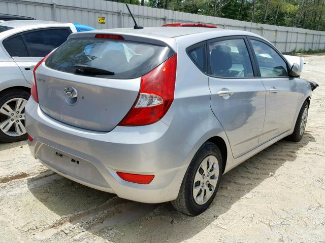 KMHCT5AE9HU349413 - 2017 HYUNDAI ACCENT SE SILVER photo 4