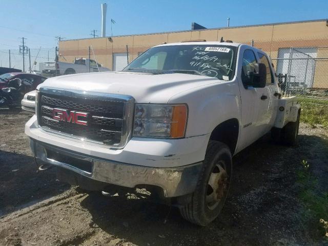 1GD413CL2BF235226 - 2011 GMC SIERRA C35 WHITE photo 2