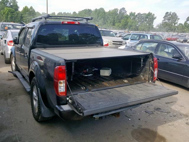 1N6AD07WX6C412482 - 2006 NISSAN FRONTIER C BLACK photo 3