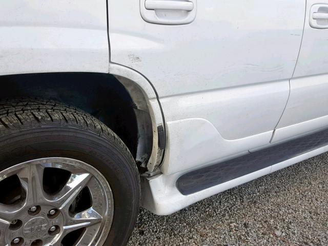 1GKEK63U44J139831 - 2004 GMC YUKON DENA WHITE photo 9