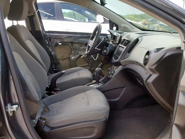 1G1JA5SH8D4224383 - 2013 CHEVROLET SONIC LS 灰色 照片 5