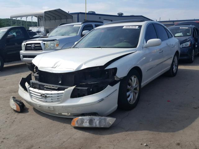 KMHFC46F36A091770 - 2006 HYUNDAI AZERA SE WHITE photo 2