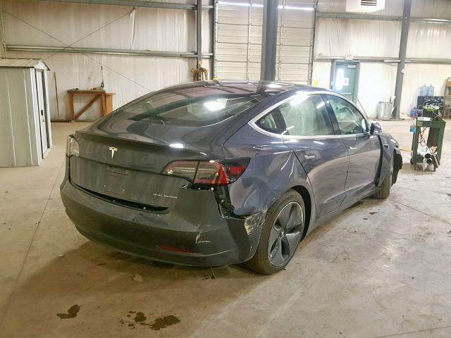 5YJ3E1EB6JF128745 - 2018 TESLA MODEL 3 GRAY photo 4