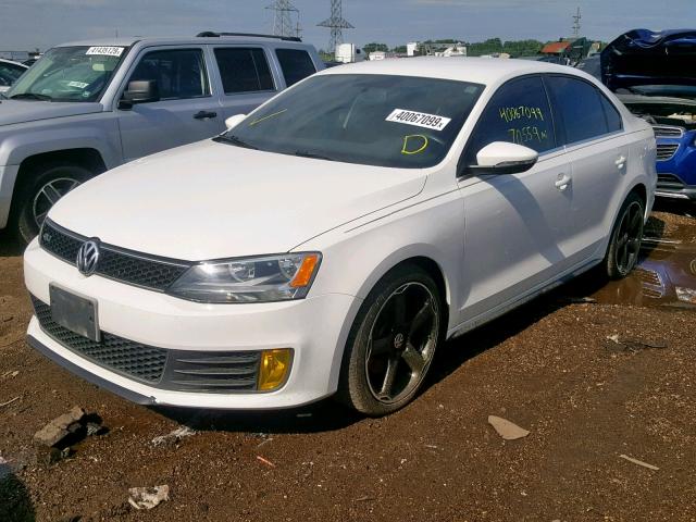 3VW4S7AJ7DM284870 - 2013 VOLKSWAGEN JETTA GLI WHITE photo 2