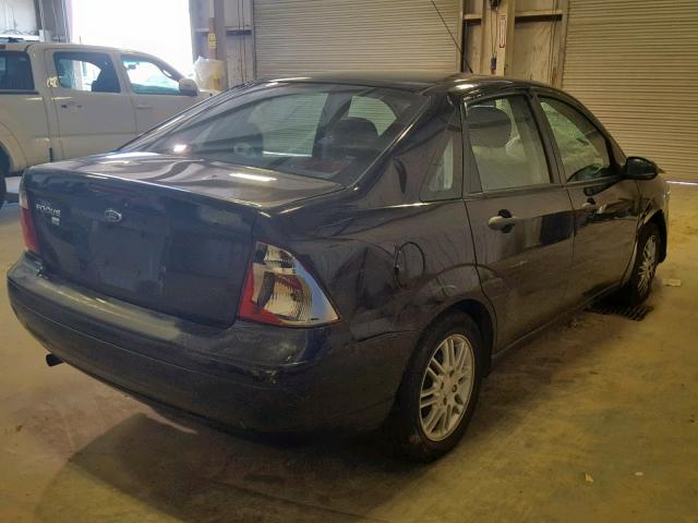 1FAFP34N77W108643 - 2007 FORD FOCUS ZX4 BLACK photo 4