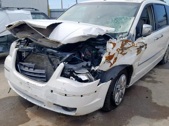 2A8HR64X08R718421 - 2008 CHRYSLER TOWN & COU WHITE photo 9