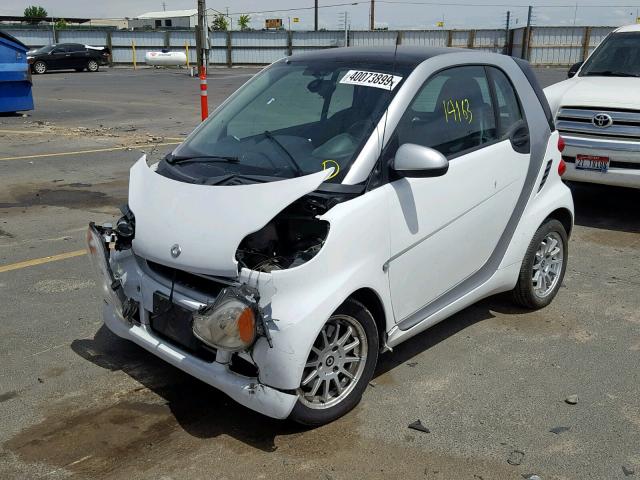 WMEEJ3BA8DK653083 - 2013 SMART FORTWO PUR WHITE photo 2