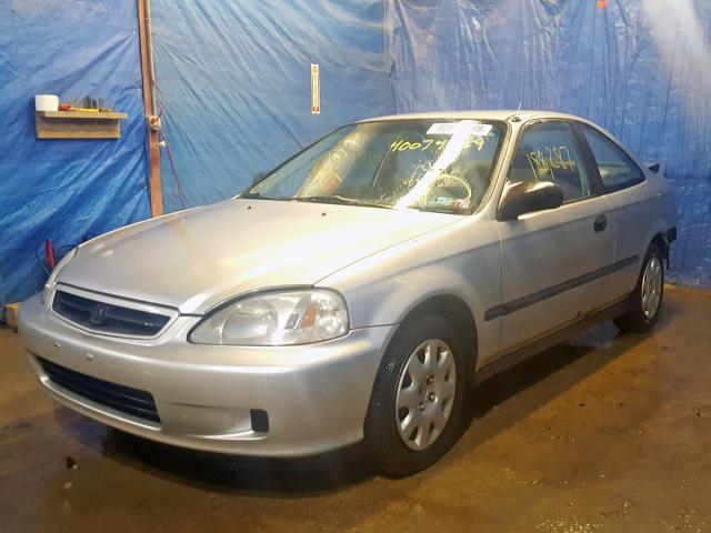 1HGEJ6225YL058010 - 2000 HONDA CIVIC DX SILVER photo 2