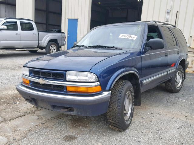 1GNDT13W8Y2150492 - 2000 CHEVROLET BLAZER BLUE photo 2