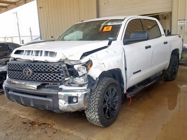 5TFEM5F16JX133927 - 2018 TOYOTA TUNDRA CRE WHITE photo 2