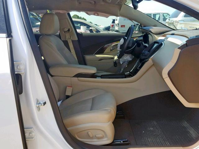 1G4GB5G32FF320489 - 2015 BUICK LACROSSE WHITE photo 5