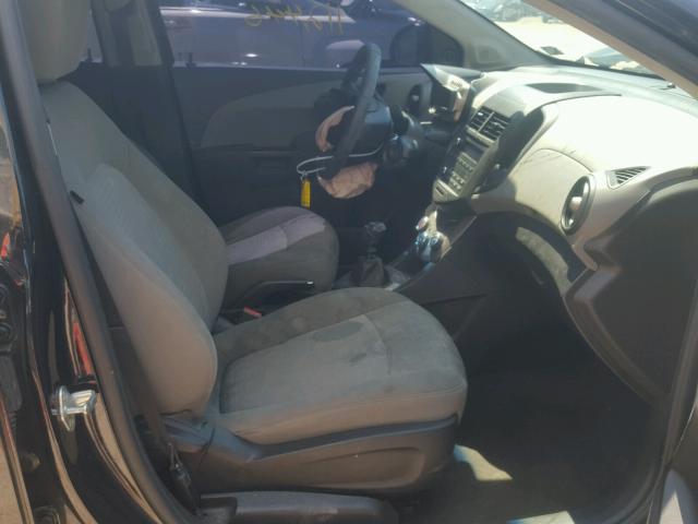 1G1JB5SHXD4196440 - 2013 CHEVROLET SONIC LS 黑色 照片 5