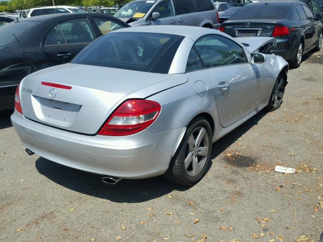 WDBWK54FX6F113037 - 2006 MERCEDES-BENZ SLK 280 SILVER photo 4