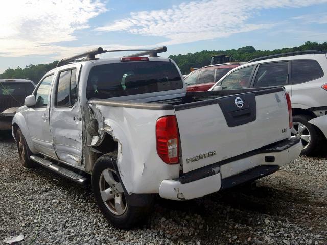 1N6AD07U95C433109 - 2005 NISSAN FRONTIER C WHITE photo 3