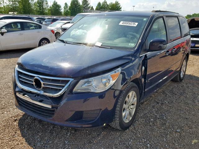 2C4RVABG4DR725640 - 2013 VOLKSWAGEN ROUTAN SE BLUE photo 2