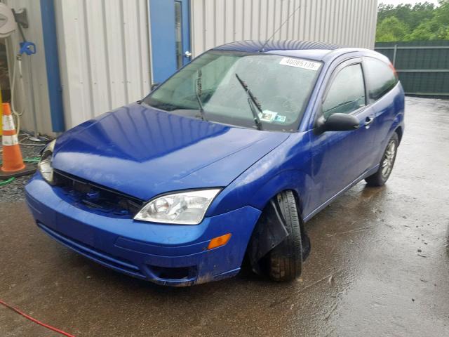 3FAFP31N45R126750 - 2005 FORD FOCUS ZX3 BLUE photo 2