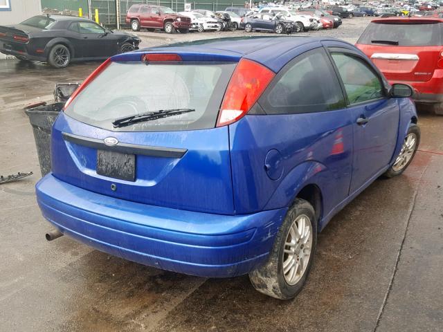 3FAFP31N45R126750 - 2005 FORD FOCUS ZX3 BLUE photo 4