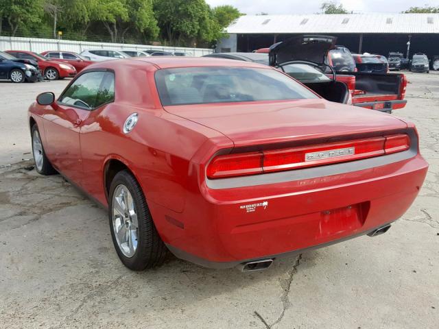 2C3CDYAGXDH645630 - 2013 DODGE CHALLENGER RED photo 3