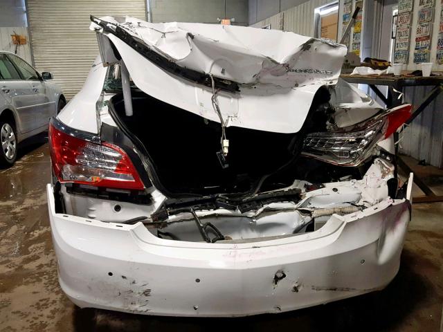 1G4GB5GR7FF316863 - 2015 BUICK LACROSSE WHITE photo 9