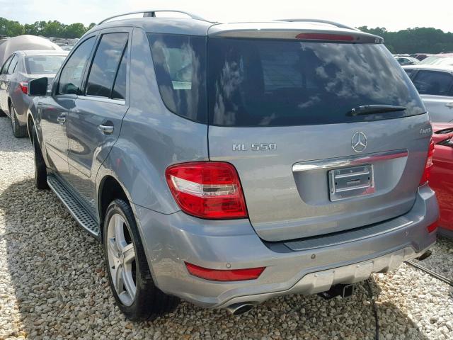 4JGBB7CB6BA718007 - 2011 MERCEDES-BENZ ML 550 4MA GRAY photo 3