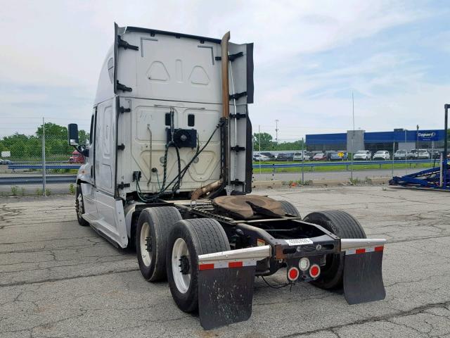 3AKJGLD56GSGJ2574 - 2016 FREIGHTLINER CASCADIA 1 WHITE photo 3