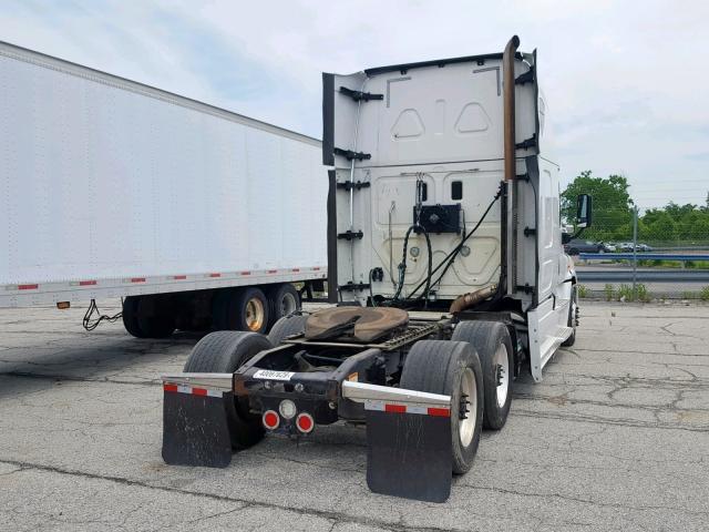 3AKJGLD56GSGJ2574 - 2016 FREIGHTLINER CASCADIA 1 WHITE photo 4