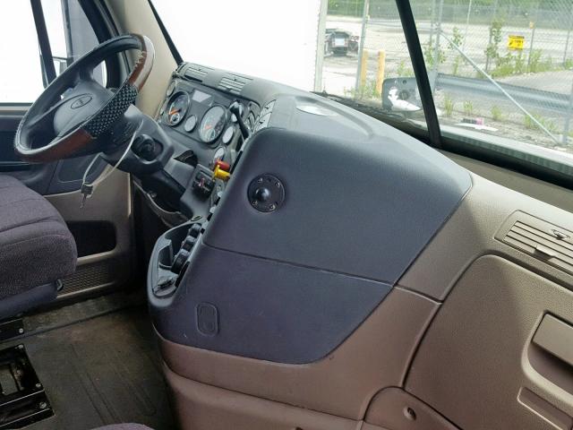 3AKJGLD56GSGJ2574 - 2016 FREIGHTLINER CASCADIA 1 WHITE photo 5