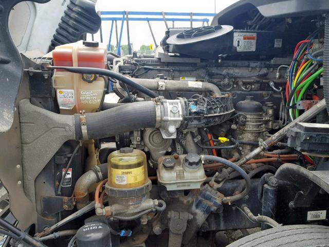 3AKJGLD56GSGJ2574 - 2016 FREIGHTLINER CASCADIA 1 WHITE photo 7