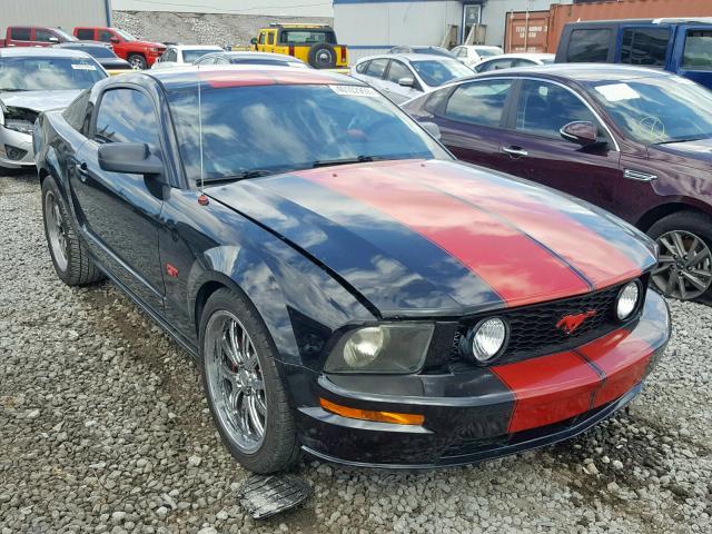 1ZVFT82H955121118 - 2005 FORD MUSTANG GT BLACK photo 1