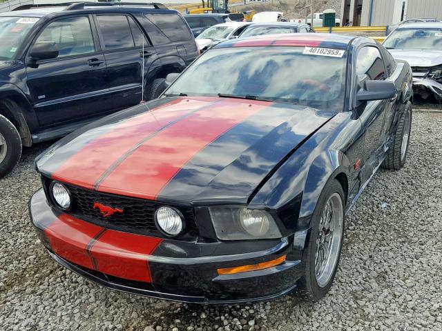 1ZVFT82H955121118 - 2005 FORD MUSTANG GT BLACK photo 2