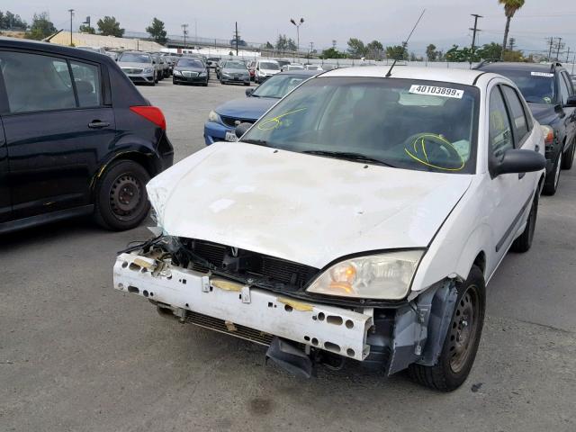 1FAFP34NX7W302082 - 2007 FORD FOCUS ZX4 WHITE photo 2