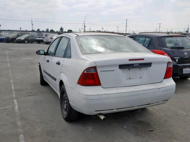 1FAFP34NX7W302082 - 2007 FORD FOCUS ZX4 WHITE photo 3