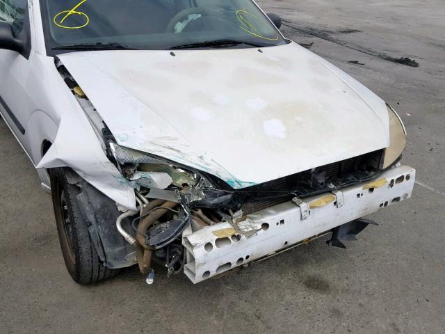 1FAFP34NX7W302082 - 2007 FORD FOCUS ZX4 WHITE photo 9