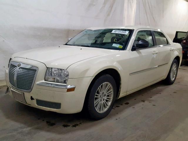 2C3KA43D19H539686 - 2009 CHRYSLER 300 LX WHITE photo 2