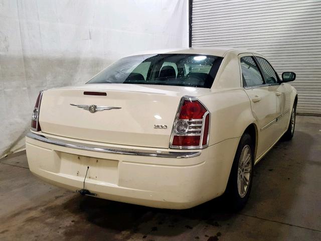 2C3KA43D19H539686 - 2009 CHRYSLER 300 LX WHITE photo 4