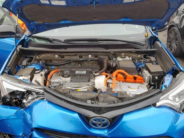 JTMJJREV3HD144172 - 2017 TOYOTA RAV4 HV SE BLUE photo 7