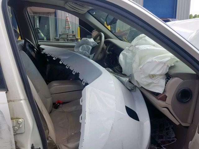 1G4CW54K414184028 - 2001 BUICK PARK AVENU WHITE photo 5