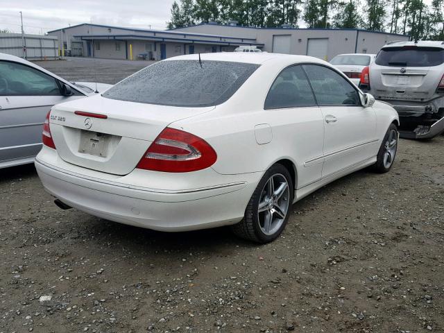 WDBTJ65J84F075321 - 2004 MERCEDES-BENZ CLK 320C WHITE photo 4