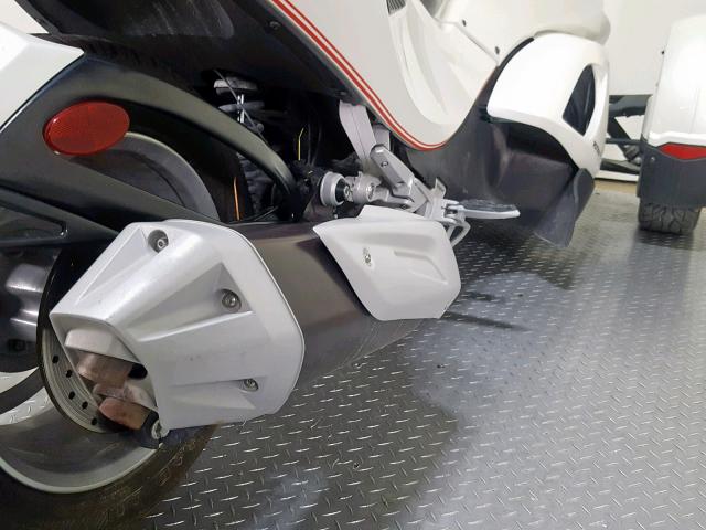 2BXNABC19EV000893 - 2014 CAN-AM SPYDER ROA WHITE photo 19