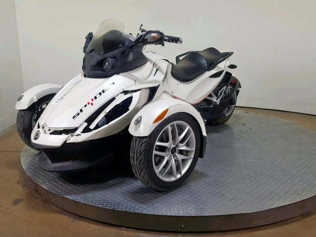 2BXNABC19EV000893 - 2014 CAN-AM SPYDER ROA WHITE photo 4