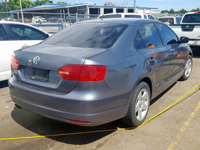 3VW2K7AJ6DM378245 - 2013 VOLKSWAGEN JETTA BASE 灰色 照片 4