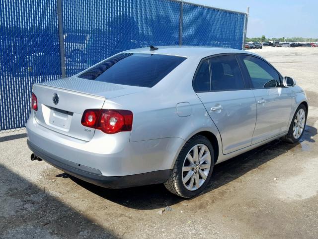 3VWRA7AJ9AM047740 - 2010 VOLKSWAGEN JETTA WOLF SILVER photo 4