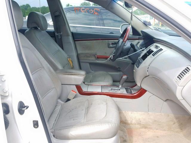 KMHFC46F66A055622 - 2006 HYUNDAI AZERA SE WHITE photo 5