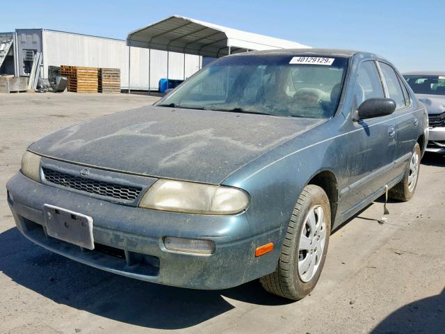 1N4BU31F3PC200709 - 1993 NISSAN ALTIMA XE GREEN photo 2