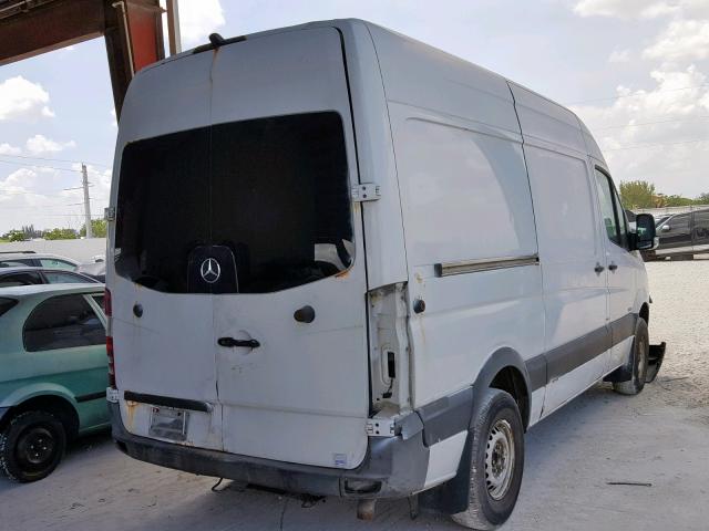 WD3PE7CC4A5434614 - 2010 MERCEDES-BENZ SPRINTER 2 WHITE photo 4