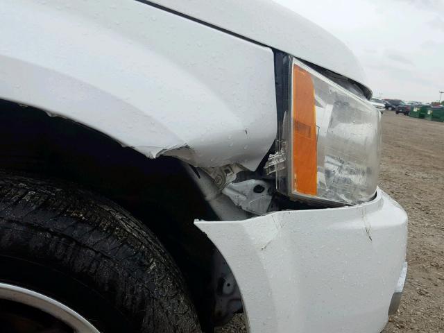 2CKDL63F166197328 - 2006 PONTIAC TORRENT WHITE photo 9