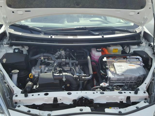 JTDKDTB33J1605969 - 2018 TOYOTA PRIUS C WHITE photo 7