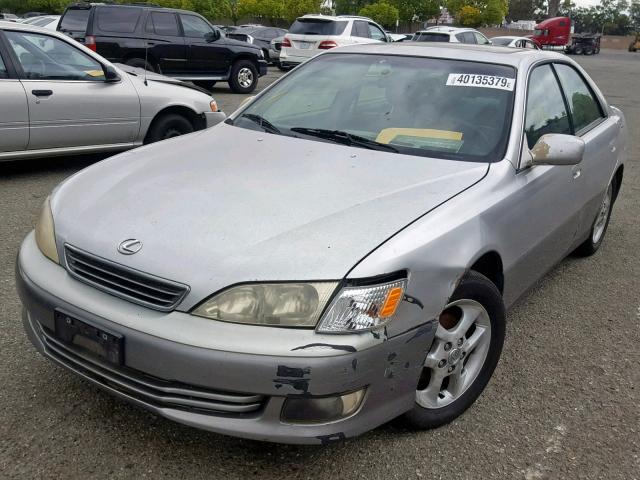 JT8BF28G2Y0241394 - 2000 LEXUS ES 300 SILVER photo 2